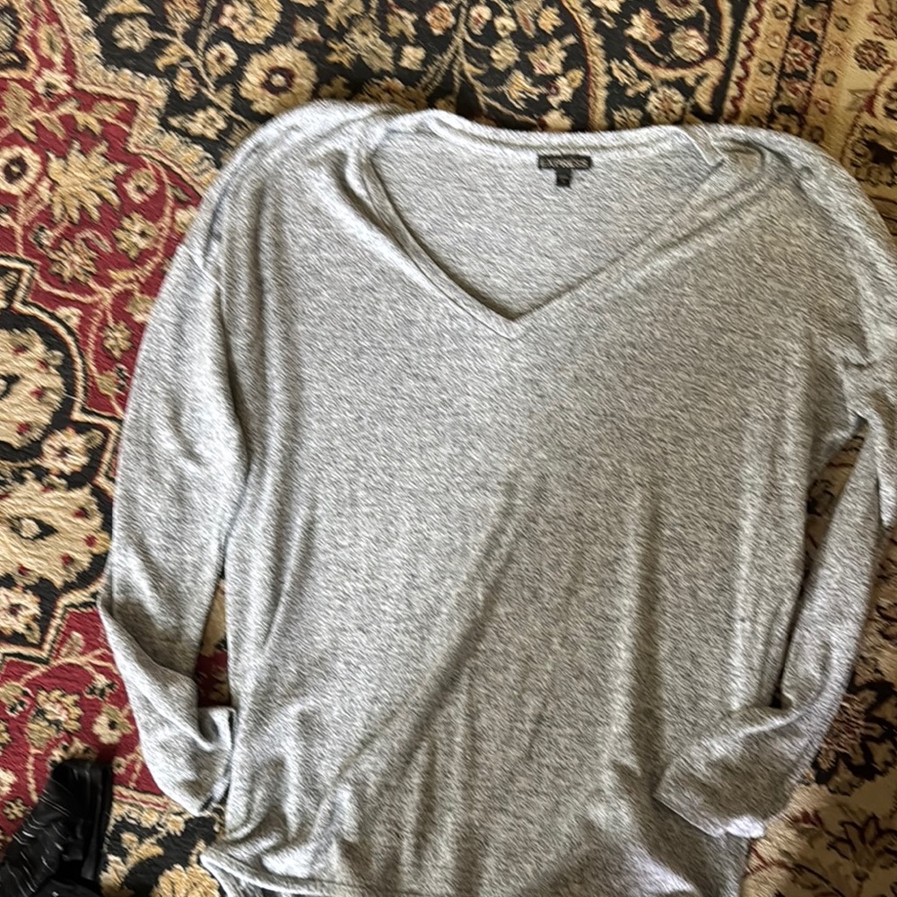 Heather Gray V-Neck Long Sleeve Top